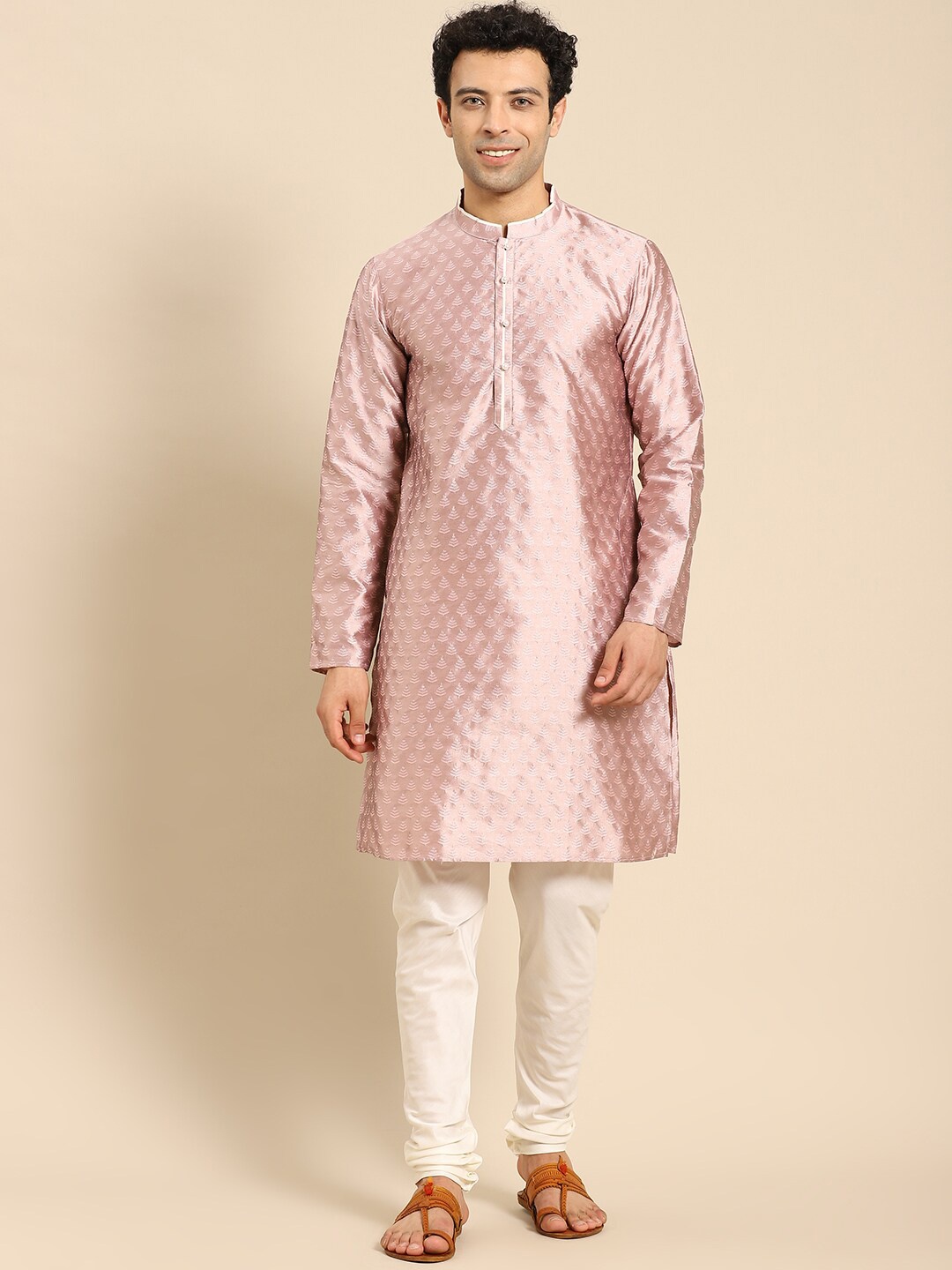 

Amodh by Kisah Men Mauve Thread Work Kurta