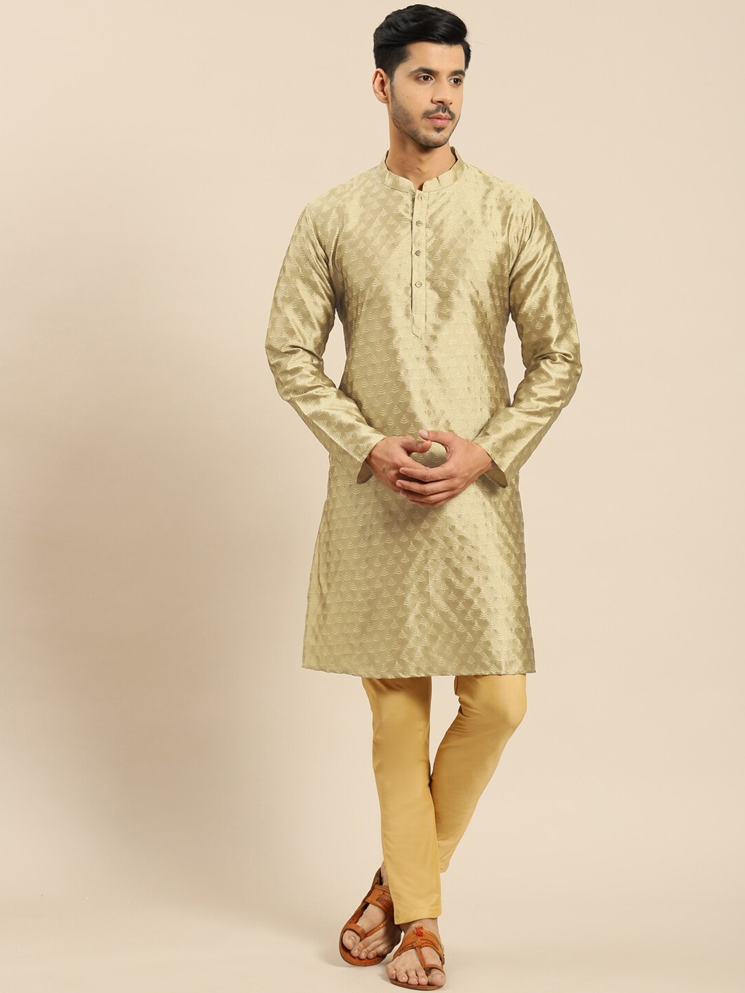 

Amodh by Kisah Men Gold-Toned Thread Work Anarkali Kurta