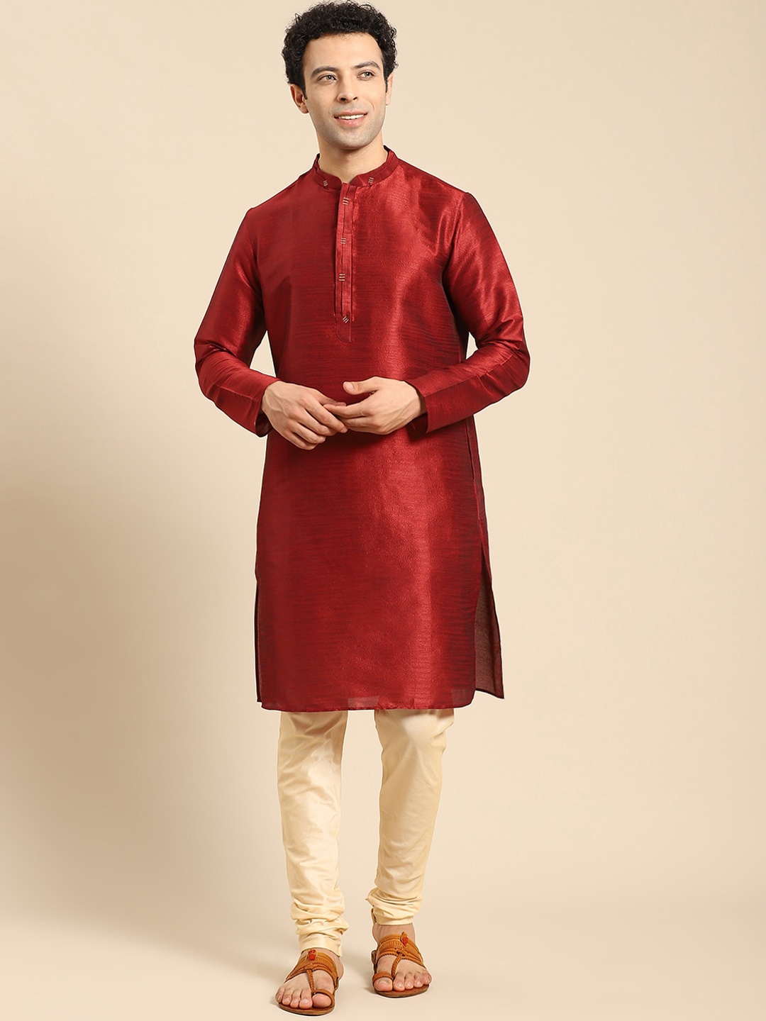 

Amodh by Kisah Men Maroon Solid Dobby Kurta