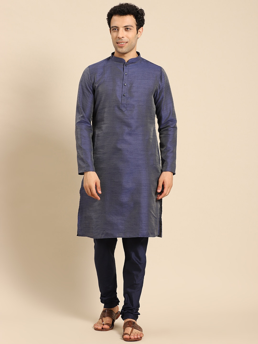 

Amodh by Kisah Men Navy Blue Geometric Thread Work Kurta