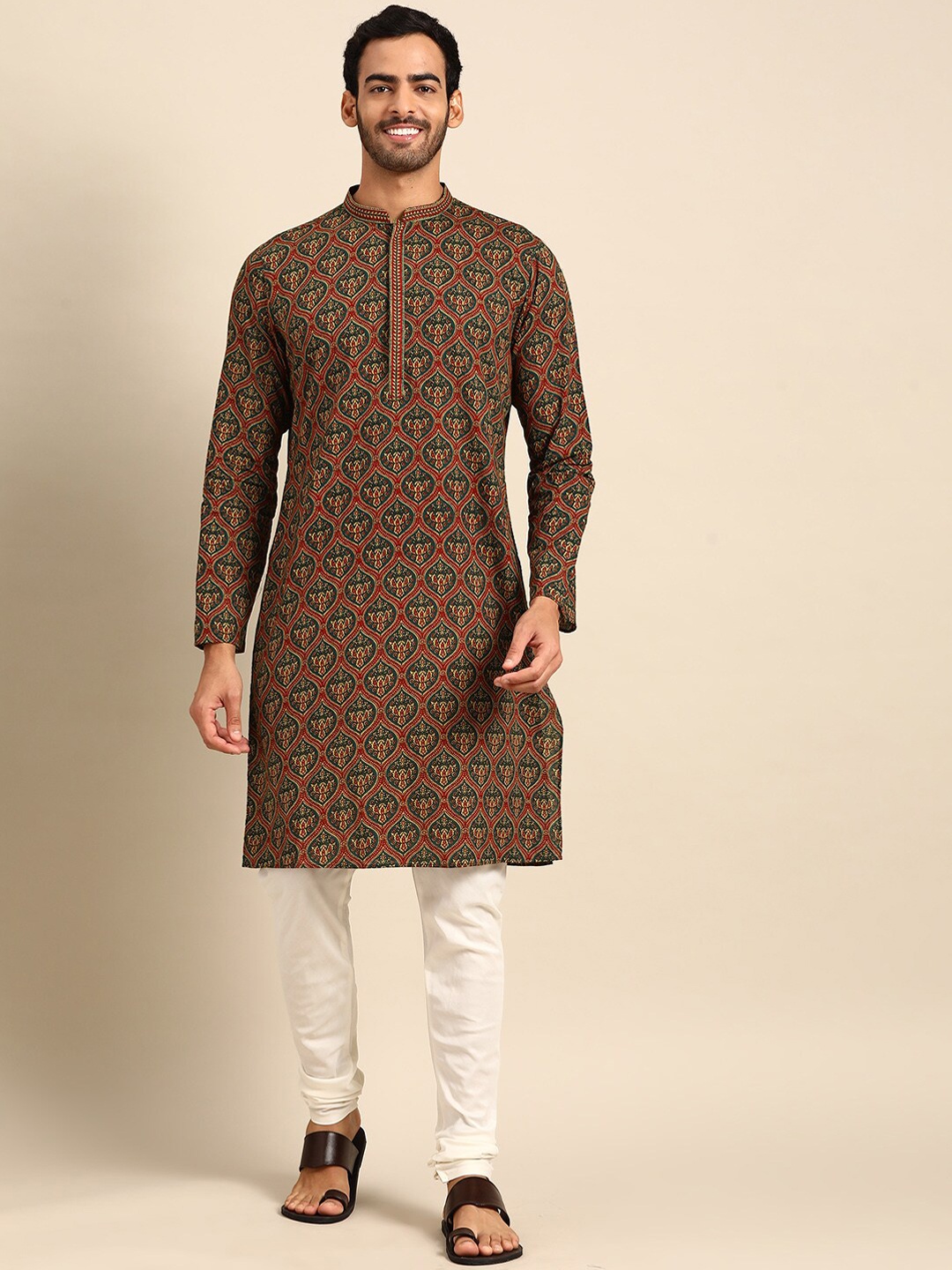 

Amodh by Kisah Men Red Paisley Printed Kurta