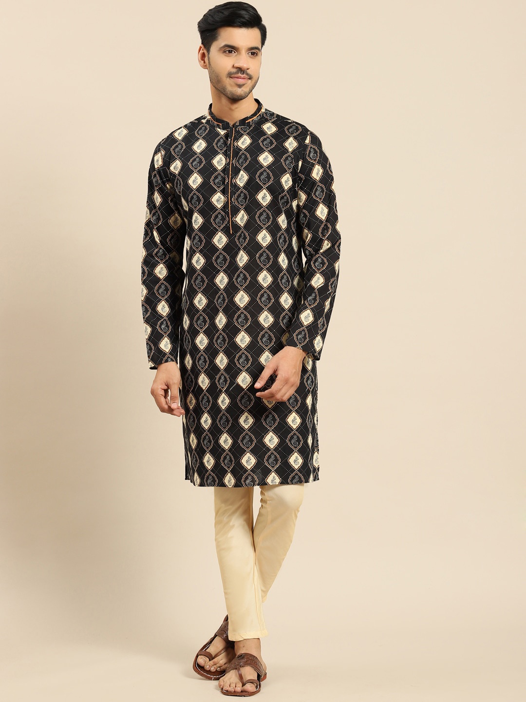 

Amodh by Kisah Men Black Ethnic Motifs Flared Sleeves Thread Work Dobby Pathani Kurta