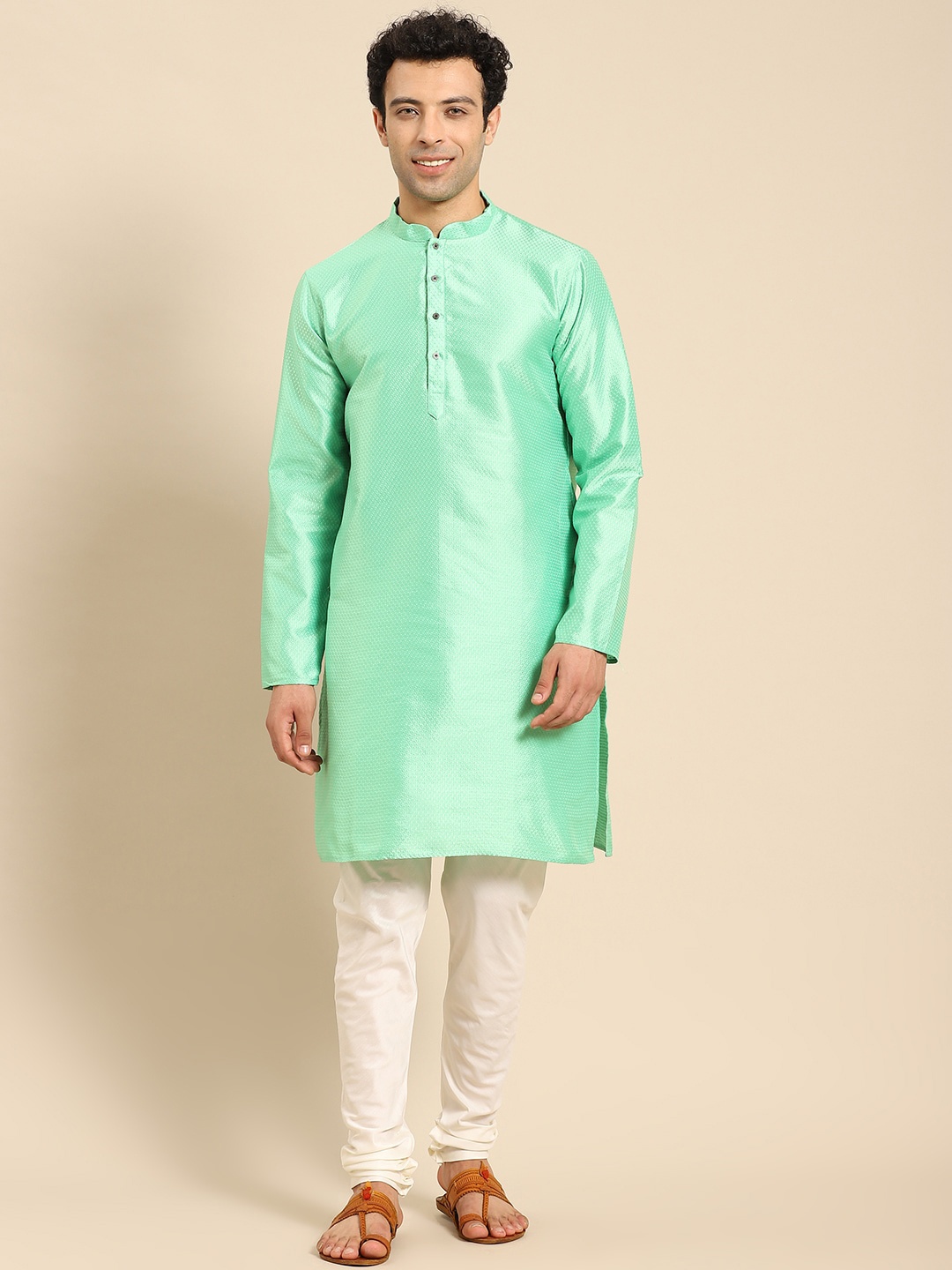 

Amodh by Kisah Men Green Solid Cotton Thread Work Kurta