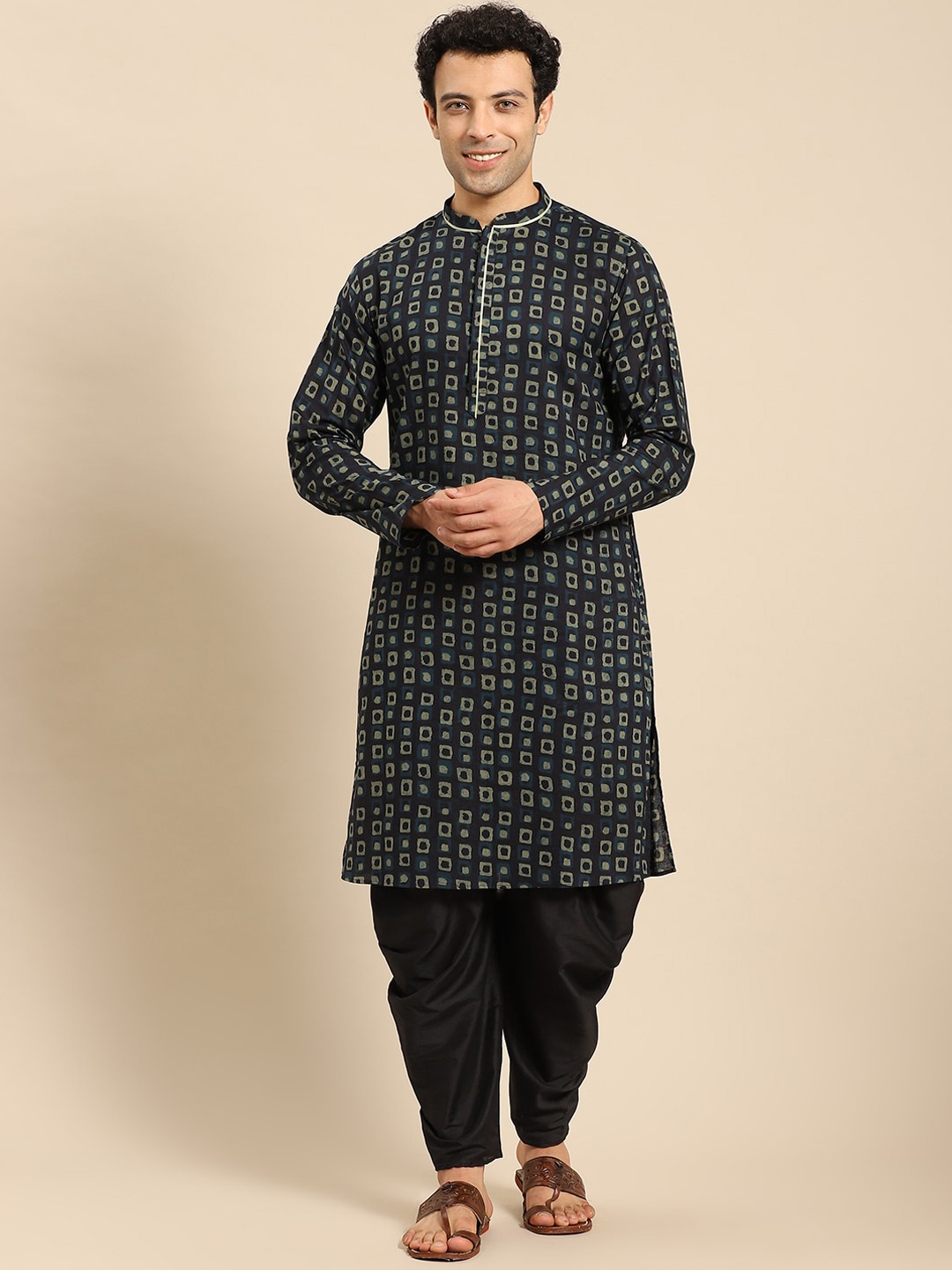 

Amodh by Kisah Men Blue Geometric Dobby Kurta