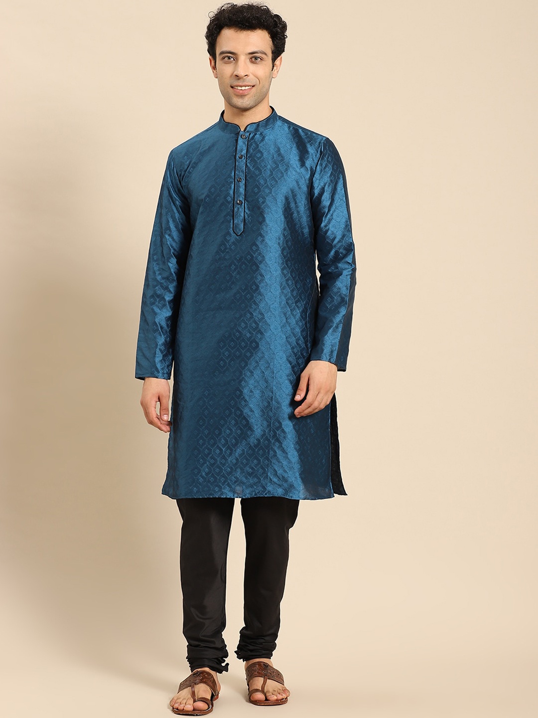 

Amodh by Kisah Men Navy Blue Geometric Thread Work Jacquard Kurta