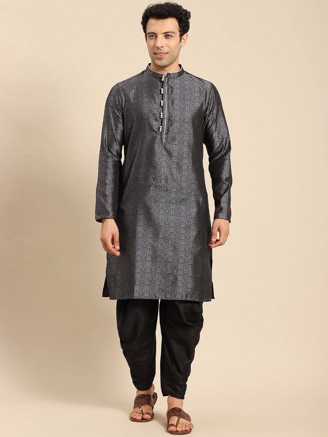 

Amodh by Kisah Men Grey Ethnic Motifs Thread Work Dobby Kurta