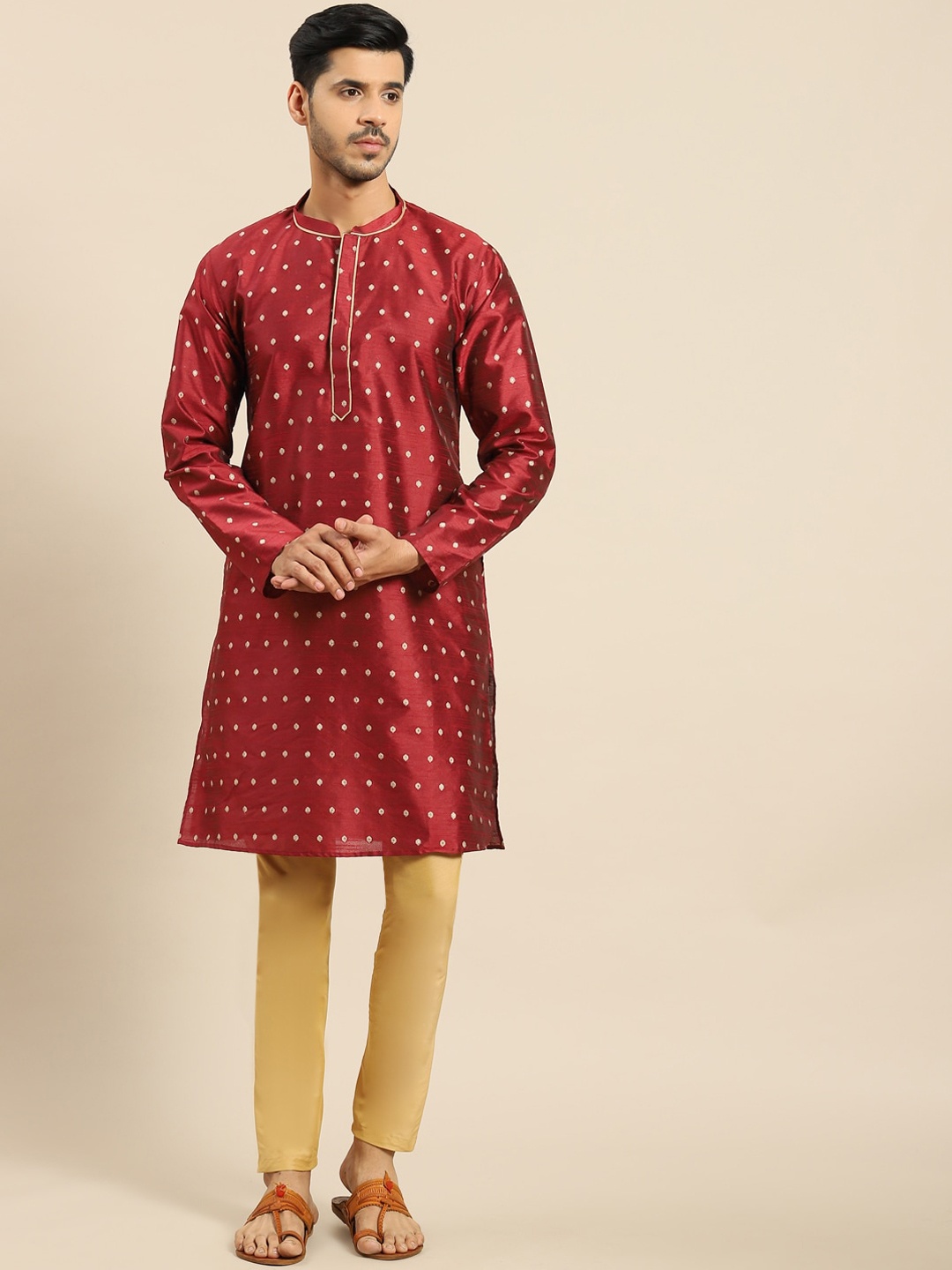 

Amodh by Kisah Men Maroon Thread Work Kurta