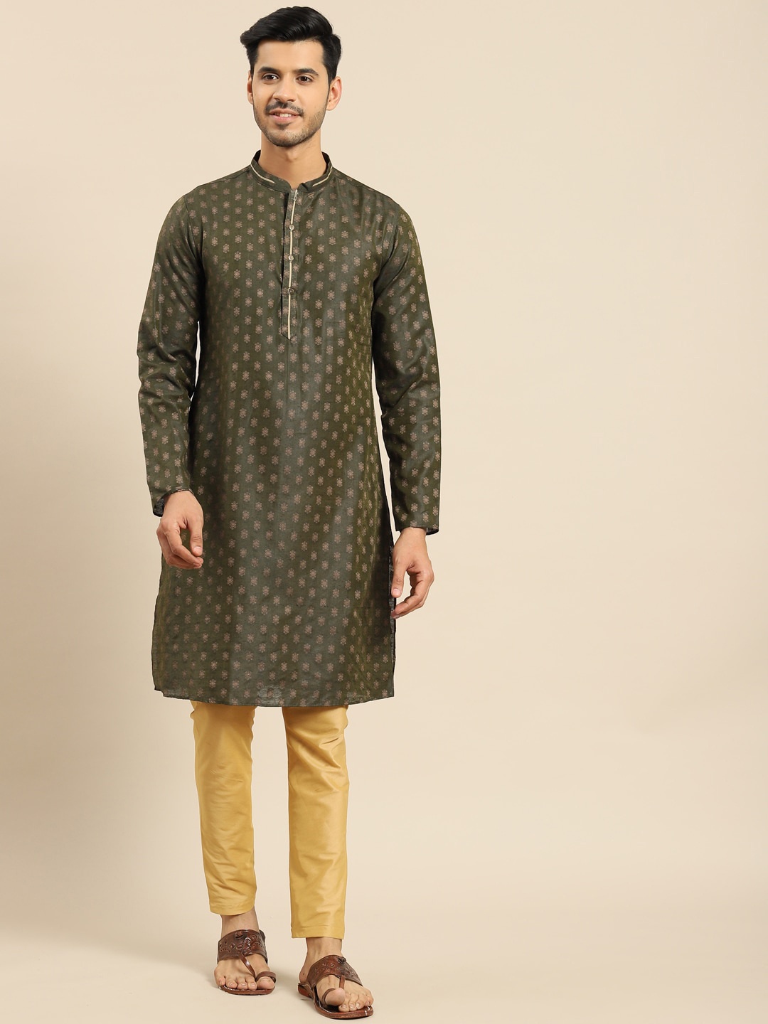 

Amodh by Kisah Men Olive Green & Beige Kurta