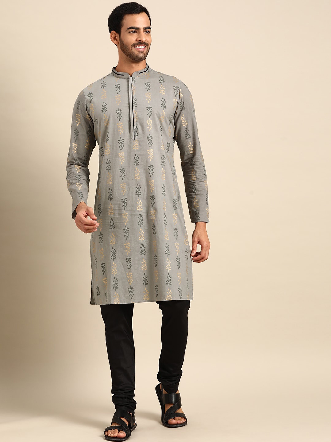 

Amodh by Kisah Men Grey & Gold-Toned Floral Printed Kurta