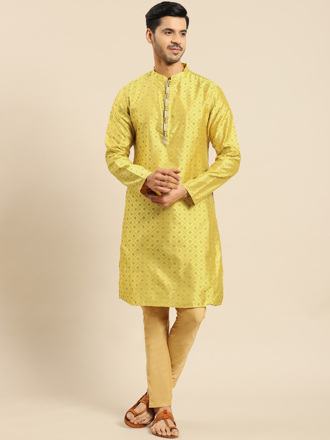 

Amodh by Kisah Men Yellow Thread Work Kurta