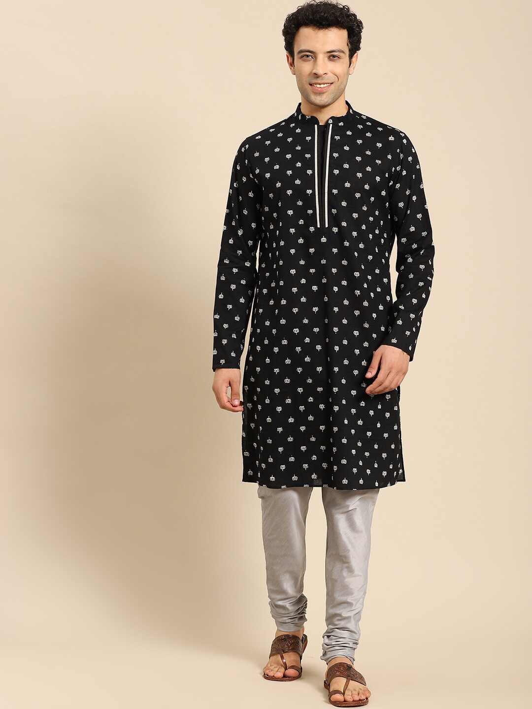 

Amodh by Kisah Men Black Ethnic Motifs Thread Work Kurta