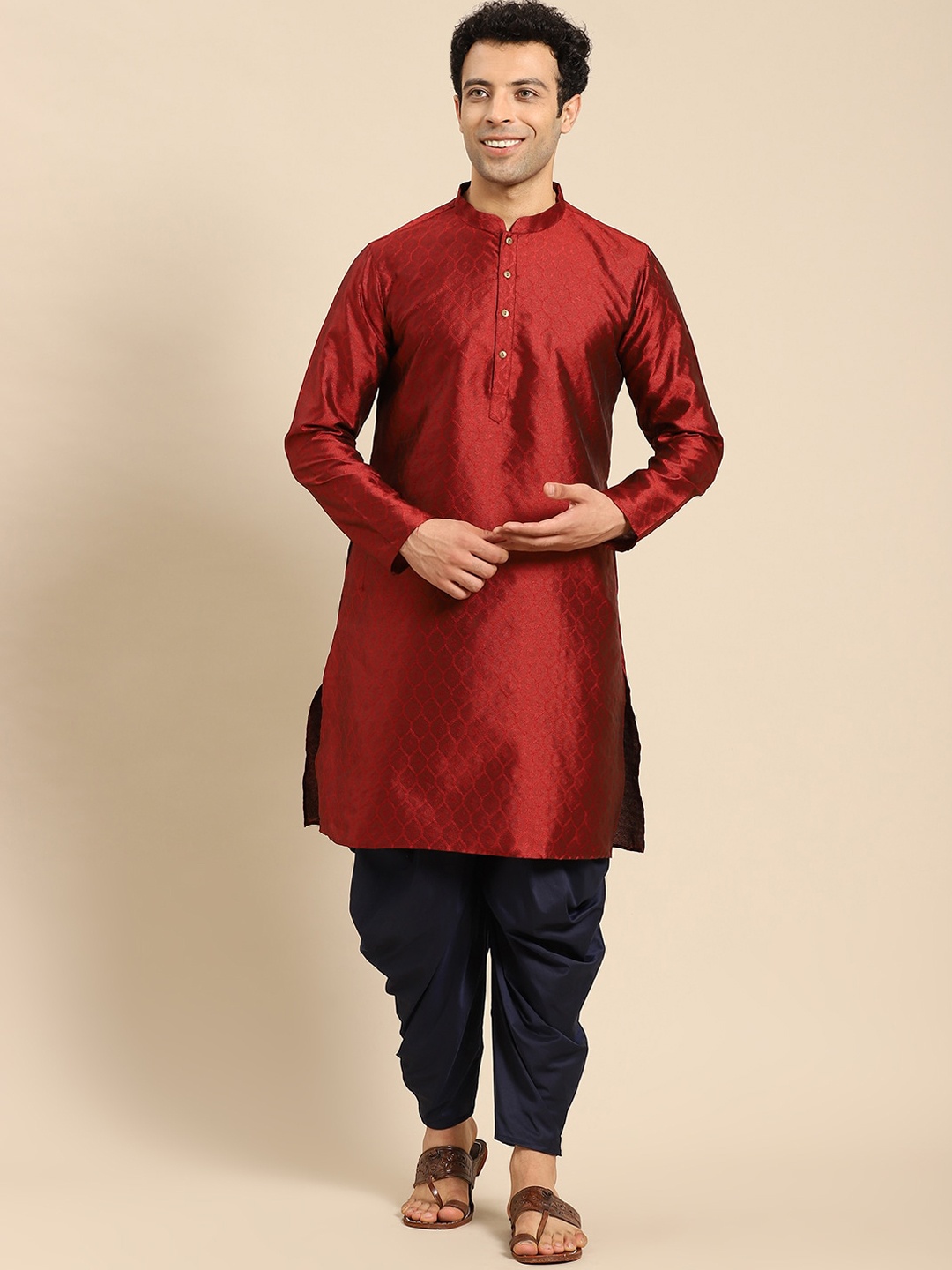 

Amodh by Kisah Men Maroon Jacquard Kurta