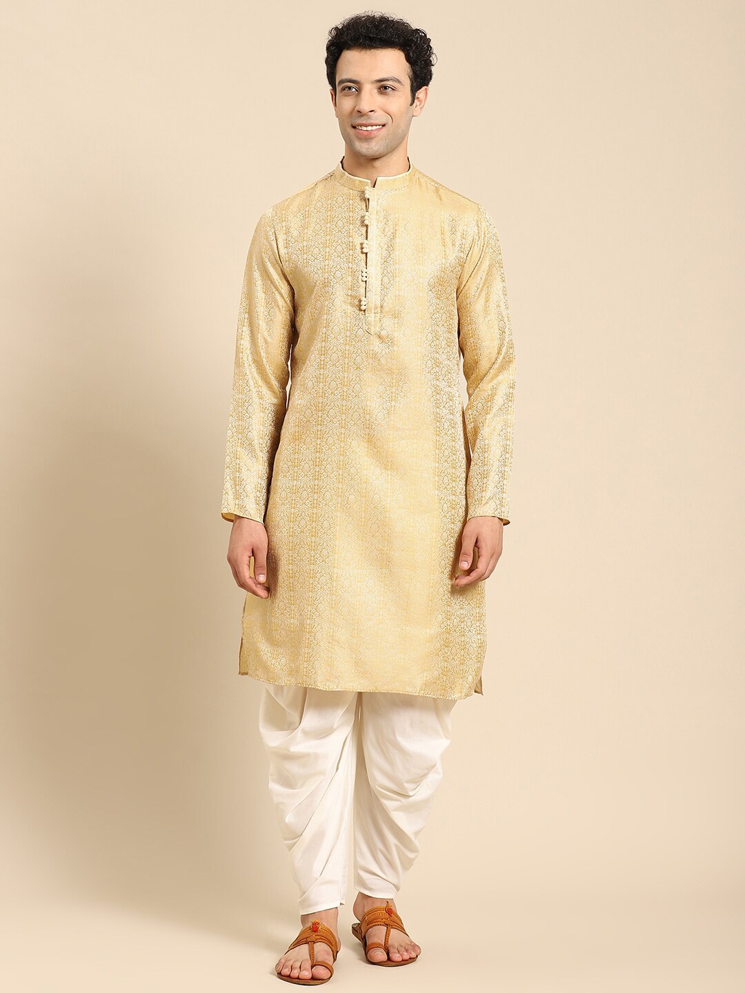 

Amodh by Kisah Men Beige Dobby Kurta
