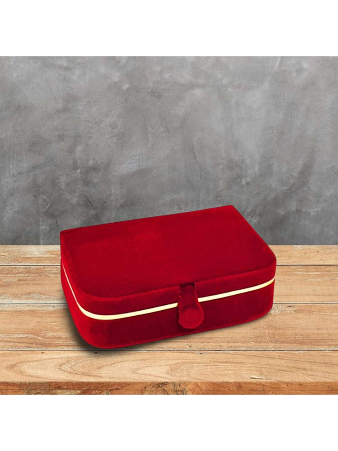 

Atorakushon Cream & Red Earrings Organizer