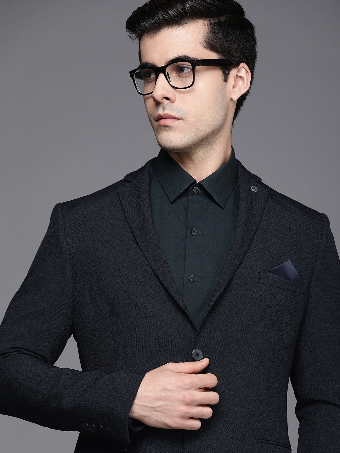 

Theme Men Navy Blue Solid Slim Fit Formal Blazer