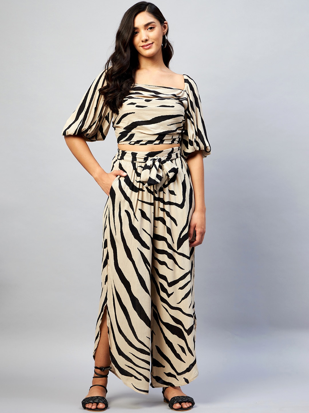 

DELAN Women Beige & Black Printed Co-Ord Sets