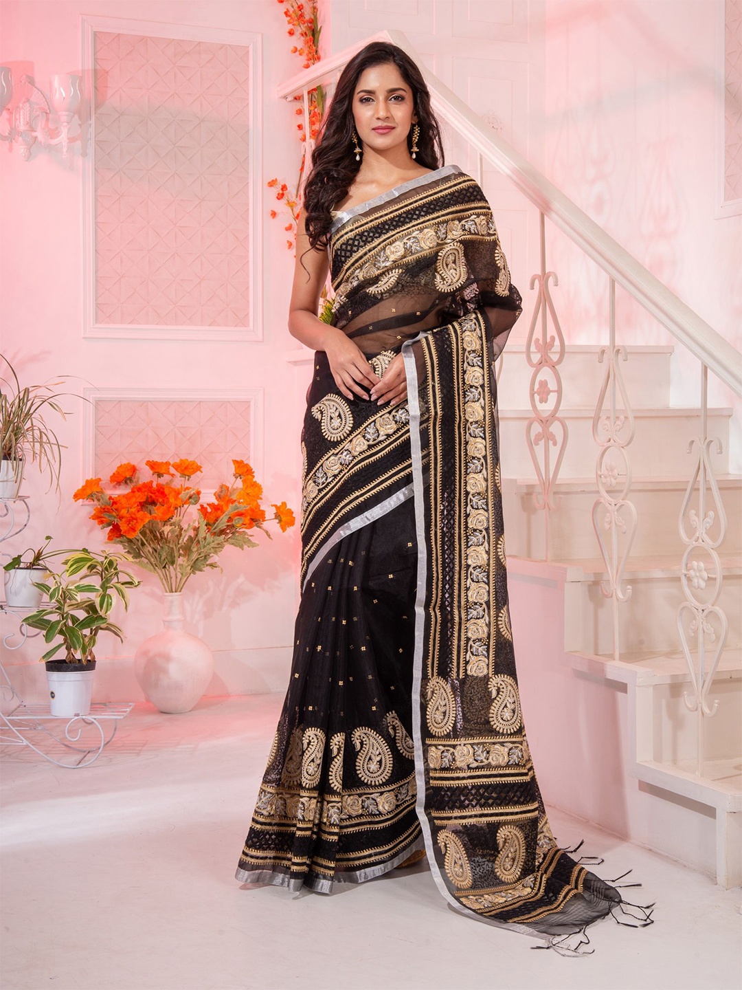 

Charukriti Black & Gold-Toned Ethnic Motifs Pure Silk Saree
