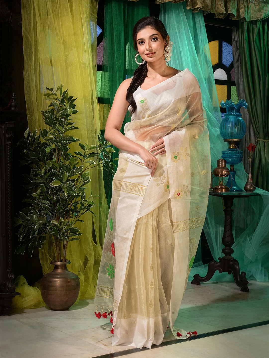 

Charukriti Cream-Coloured & Gold-Toned Woven Design Pure Silk Saree