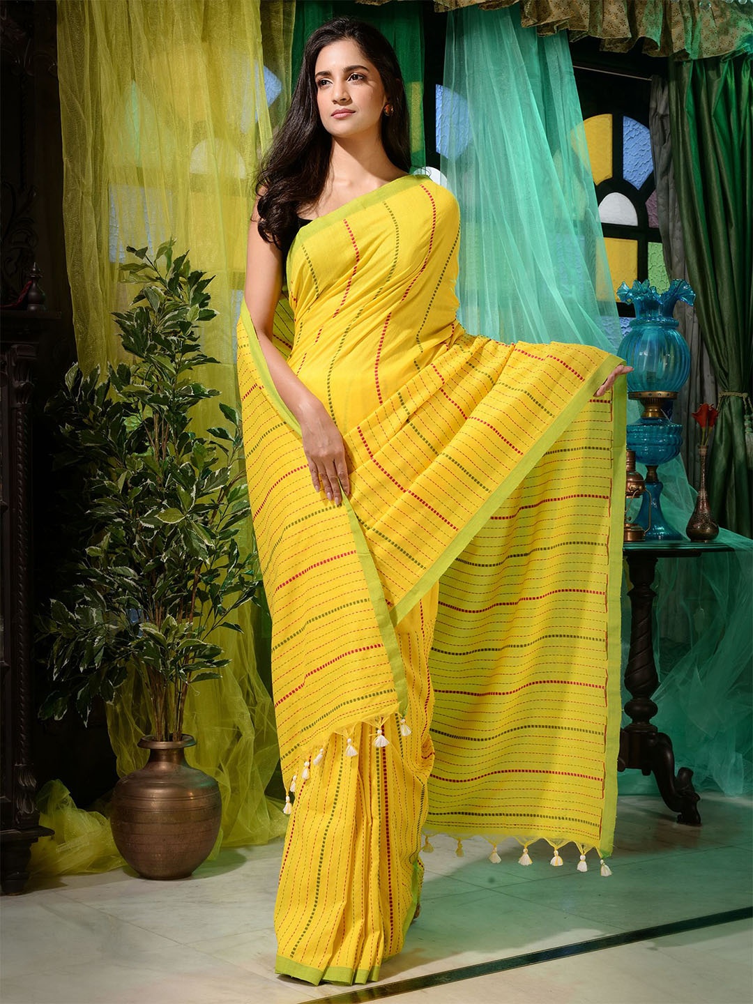 

Charukriti Yellow & Green Woven Design Pure Linen Saree With Unstitched Blouse Piece