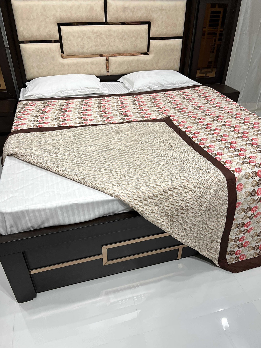 

Pure Decor Brown & Red Geometric AC Room 300 GSM Double Bed Dohar