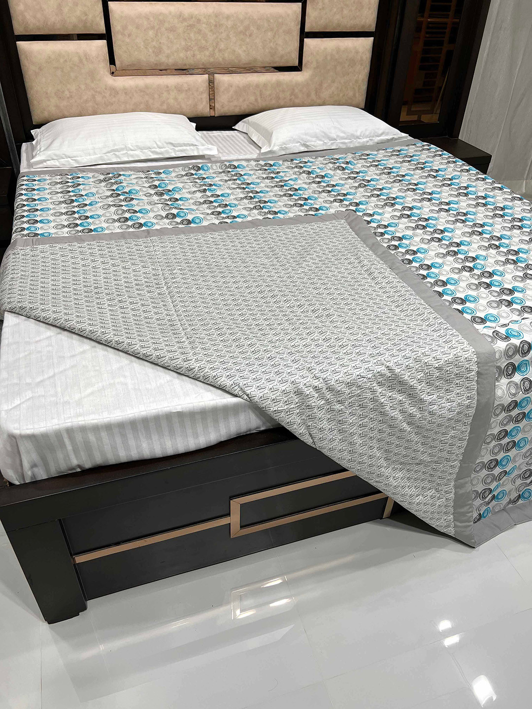 

Pure Decor King Size Pure Cotton Double Bed Reversible Dohar Silken 2402, Grey