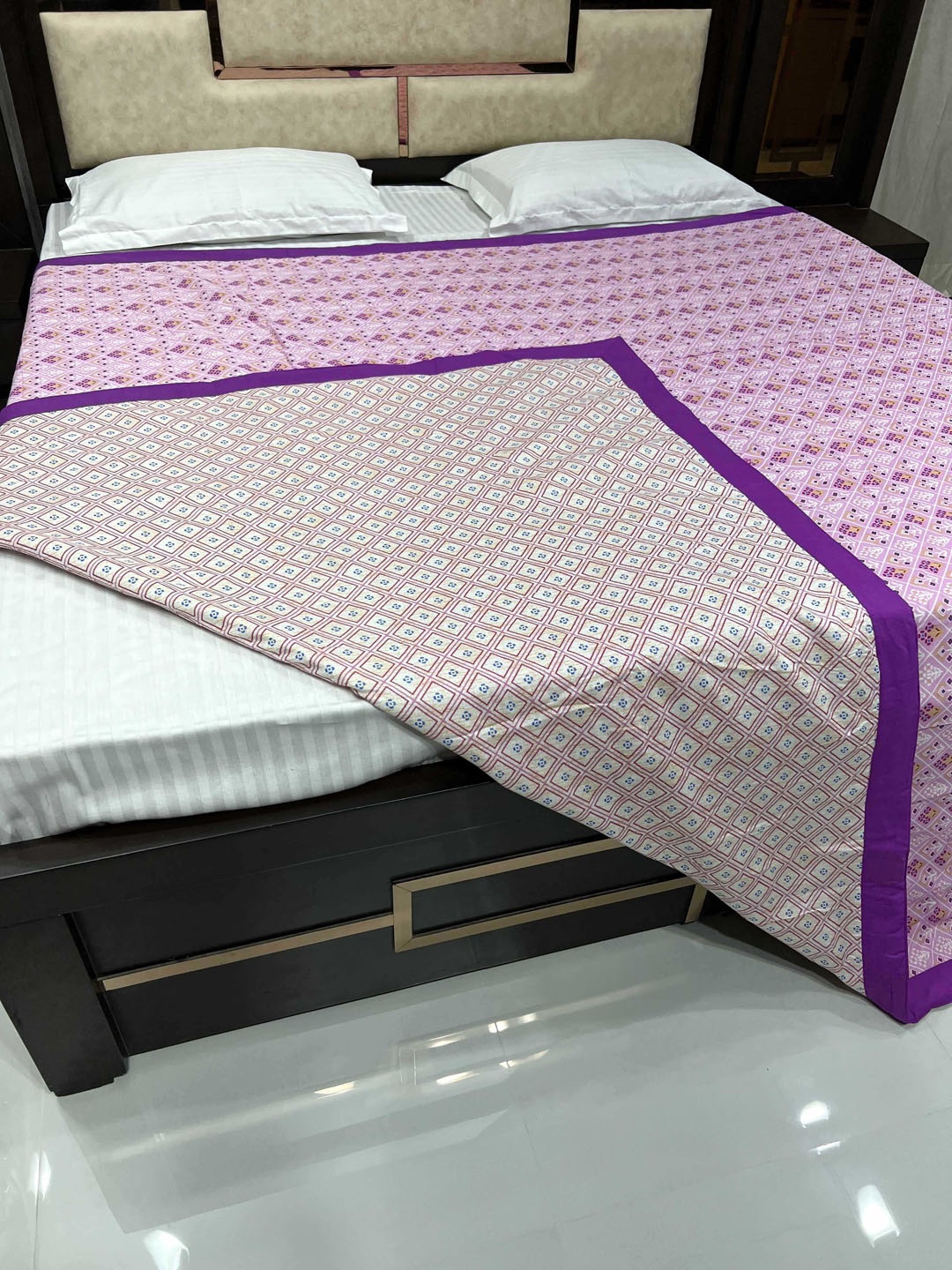 

Pure Decor Purple & White Floral AC Room 300 GSM Double Bed Dohar