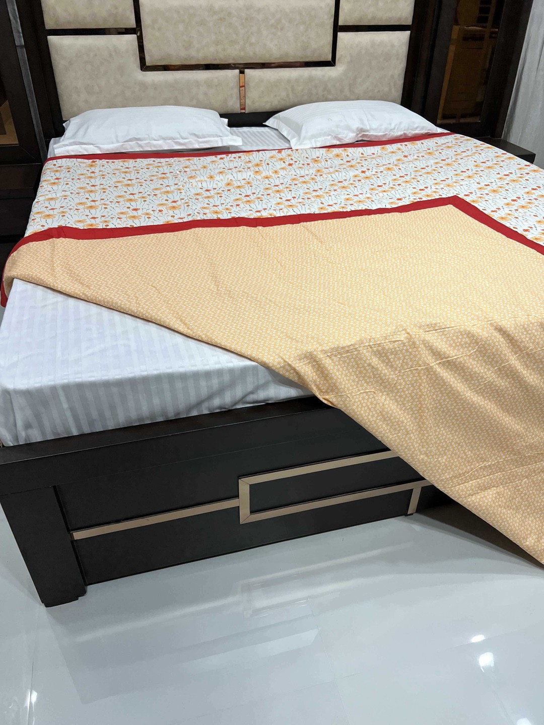 

Pure Decor Unisex Red Blankets Quilts and Dohars