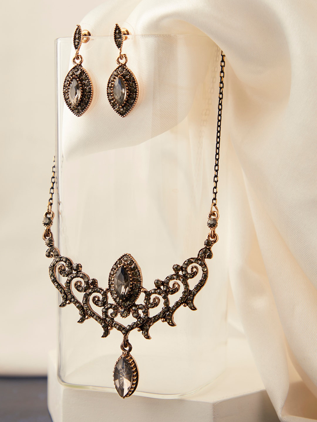 

SOHI Silver-Plated Brown Stone Studded Jewellery Set
