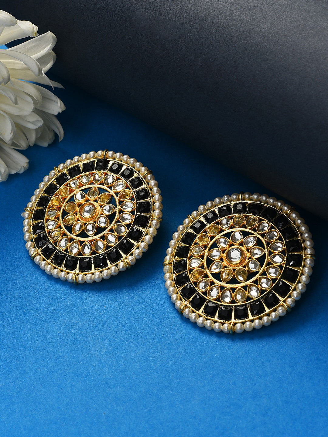 

SOHI Black Contemporary Studs Earrings