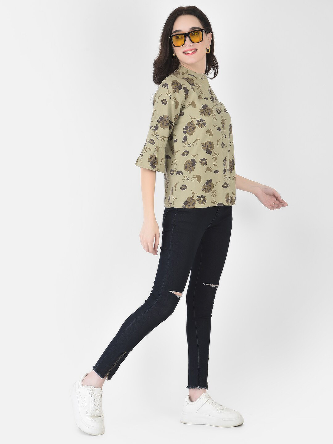 

Crimsoune Club Women Olive Green Slim Fit Floral Printed Casual Shirt