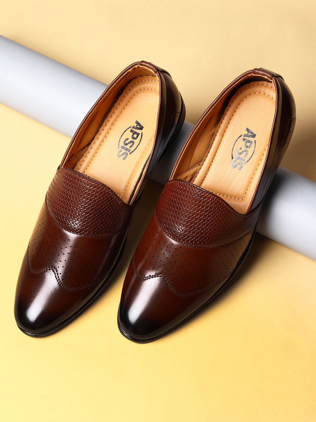 

Apsis Men Brown Textured Oxfords