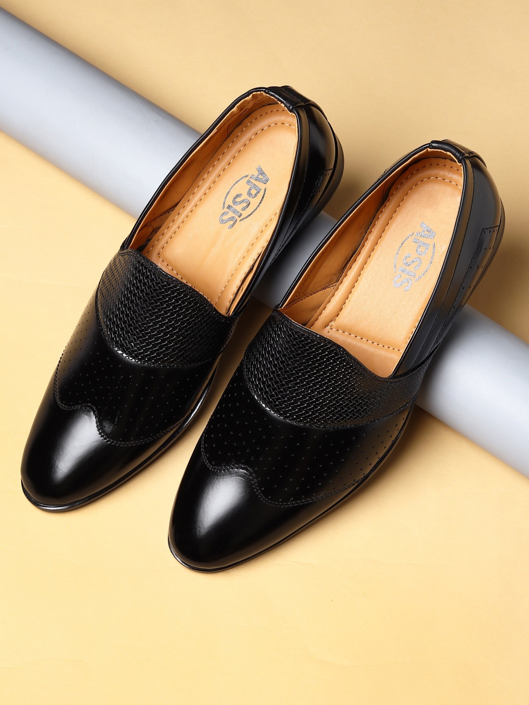 

Apsis Men Black Textured Loafers