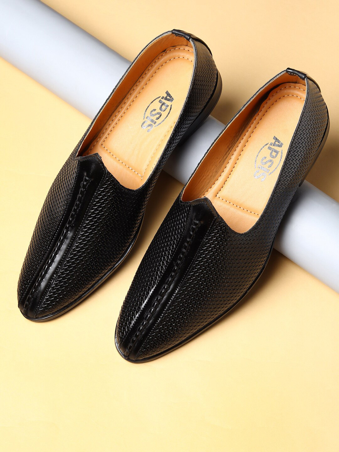 

Apsis Men Black Textured Oxfords