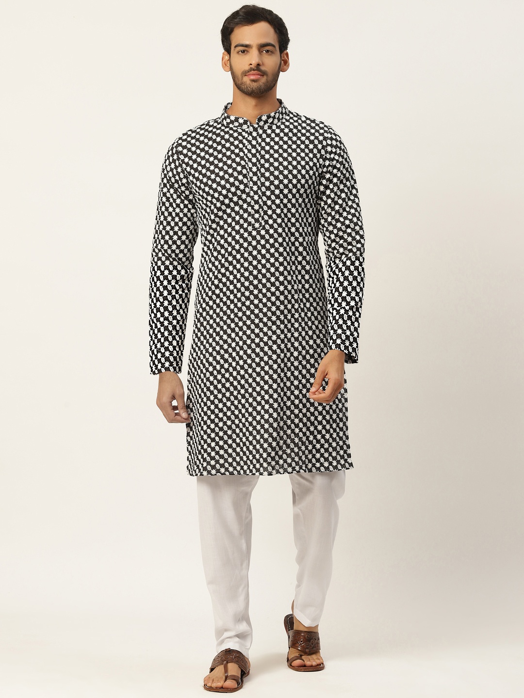 

Molly & Michel Men Black Floral Embroidered Pure Cotton Kurta with Pyjamas