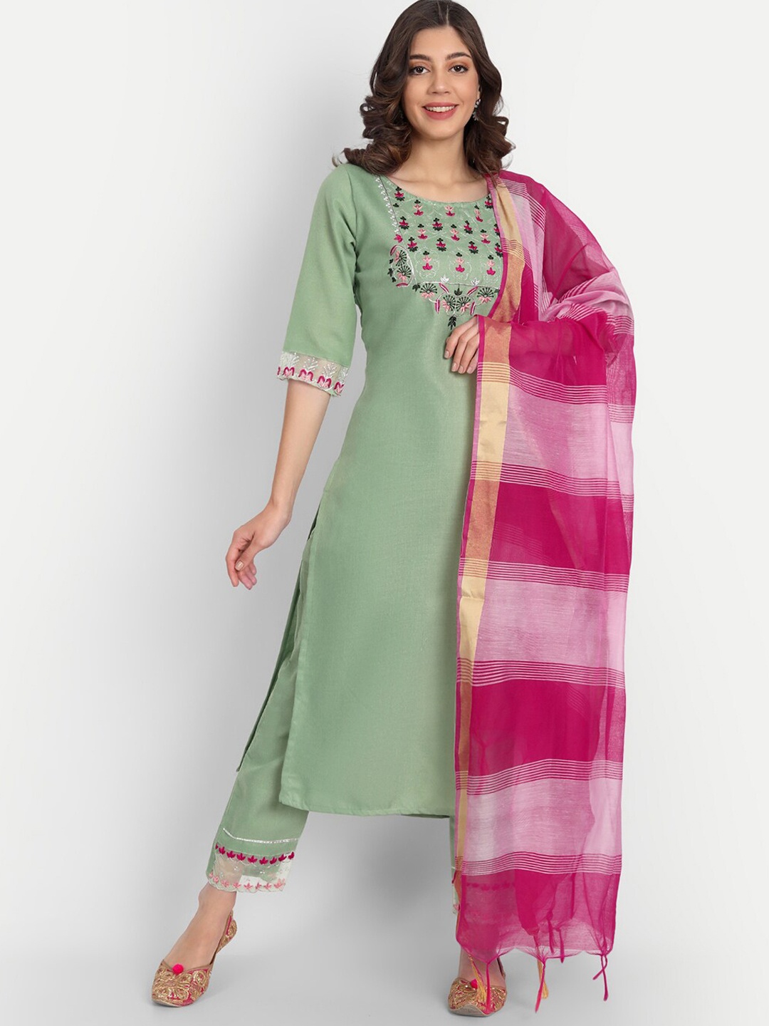 

VredeVogel Women Green Yoke Design Pure Cotton Kurta with Trousers & With Dupatta