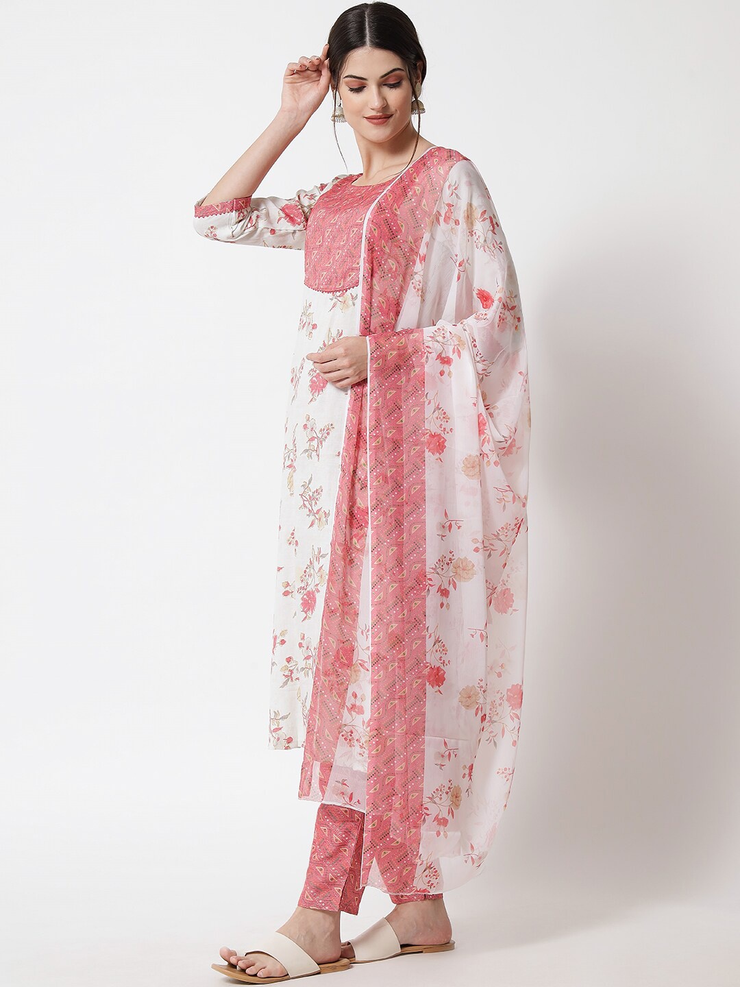 

VredeVogel Women Pink Floral Printed Kurta with Trousers & With Dupatta