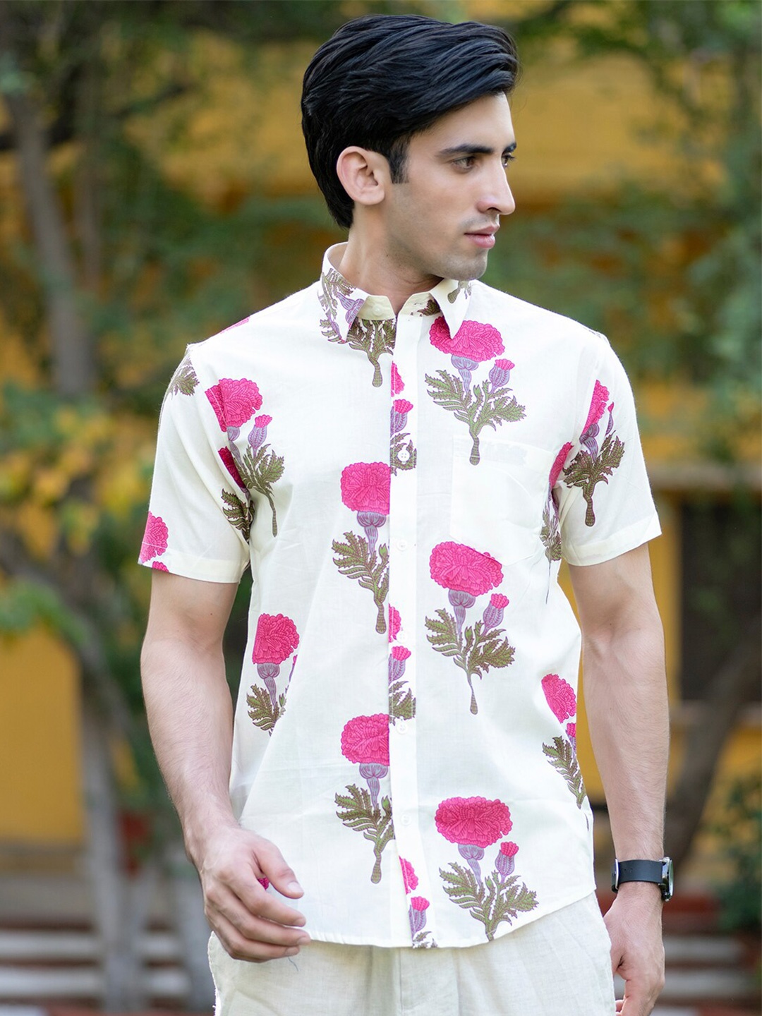 

Tistabene Men White Comfort Floral Printed Casual Shirt