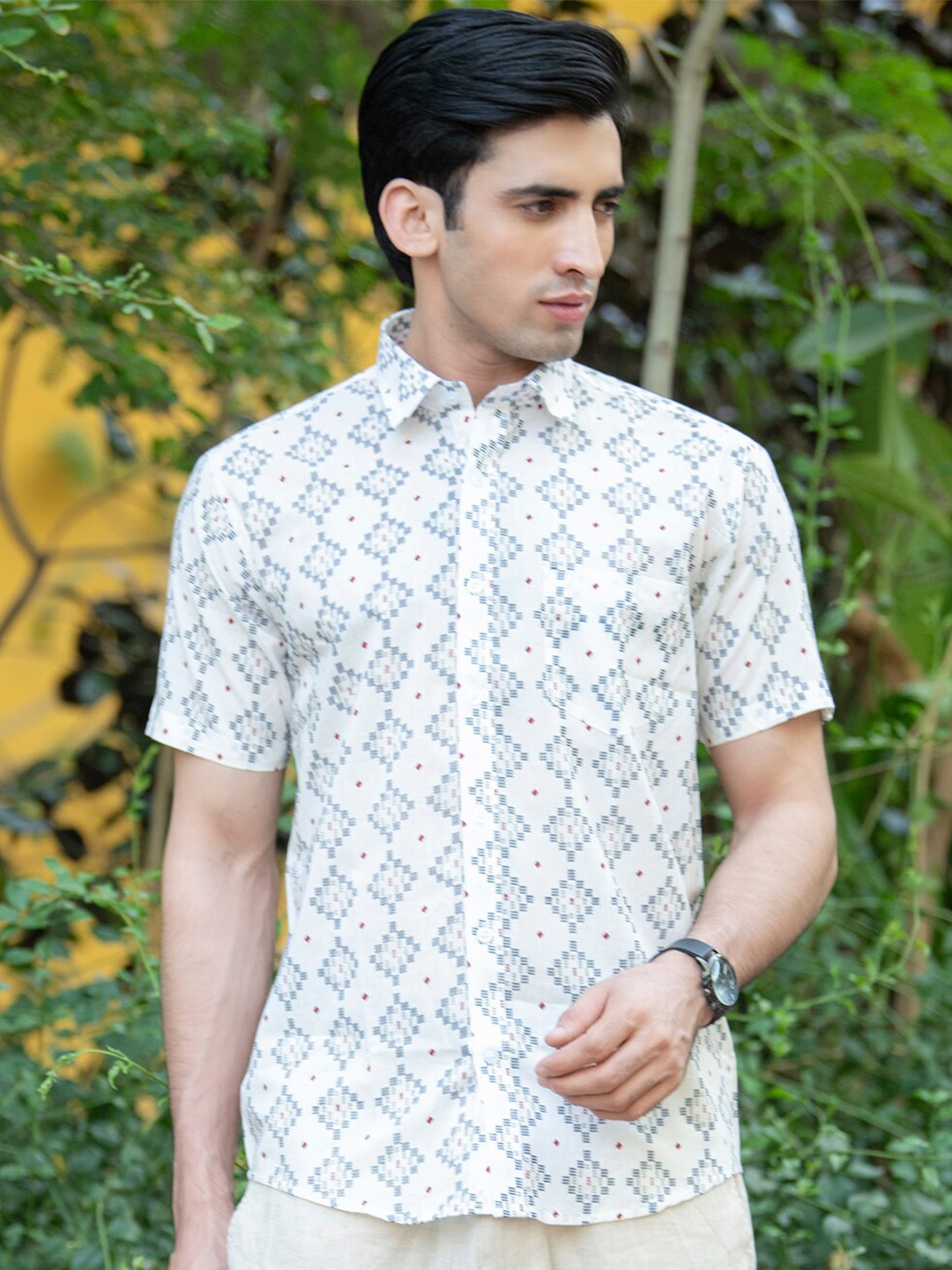 

Tistabene Men White Comfort Printed Casual Shirt