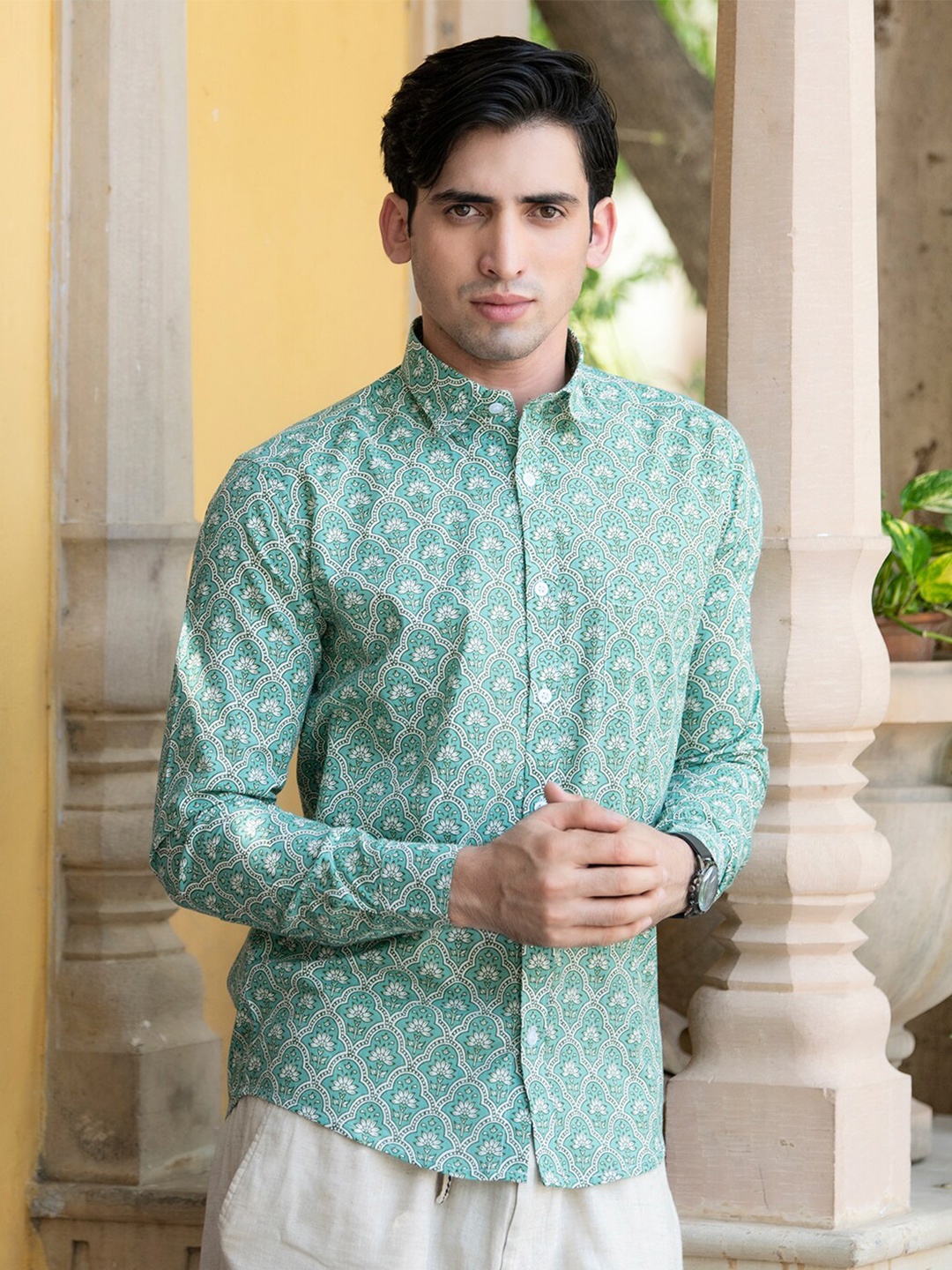 

Tistabene Men Green Comfort Floral Printed Casual Shirt