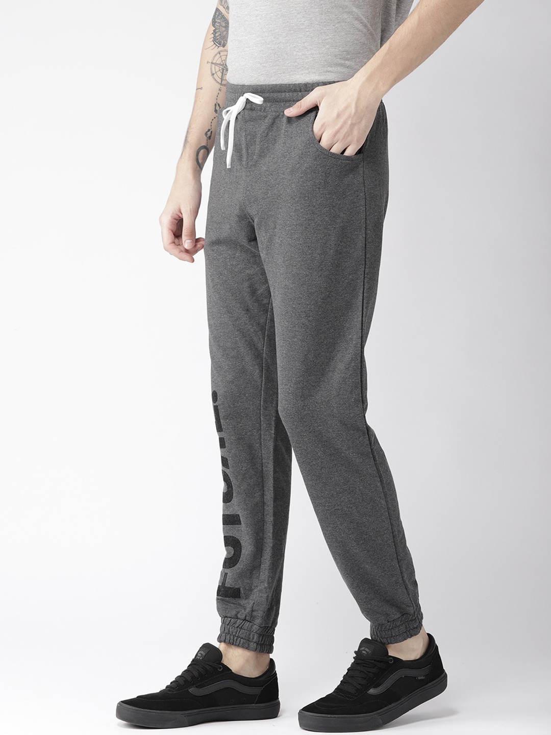 

Hubberholme Men Grey Solid Slim-Fit Joggers