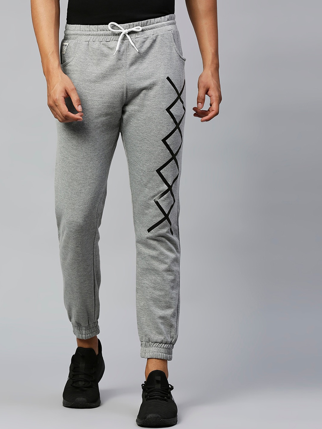 

Hubberholme Men Grey Melange & Black Solid Slim-Fit Joggers