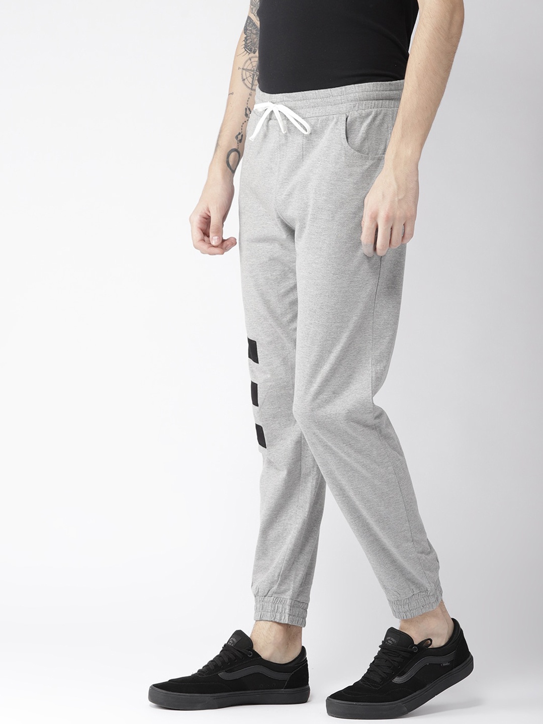 

Hubberholme Men Grey Solid Slim-Fit Joggers