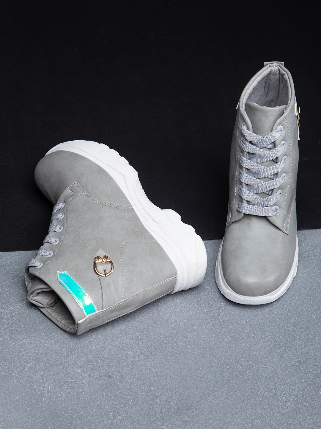 

sneakers villa Women Grey Sneakers