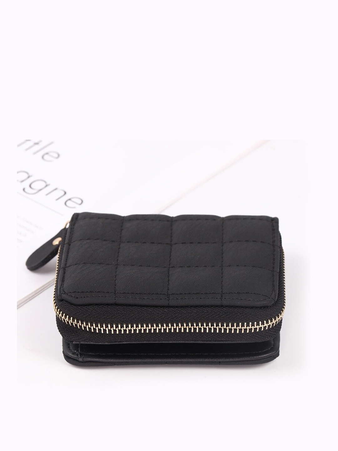 

Elios Unisex Black Geometric Textured Quilted PU Card Holder