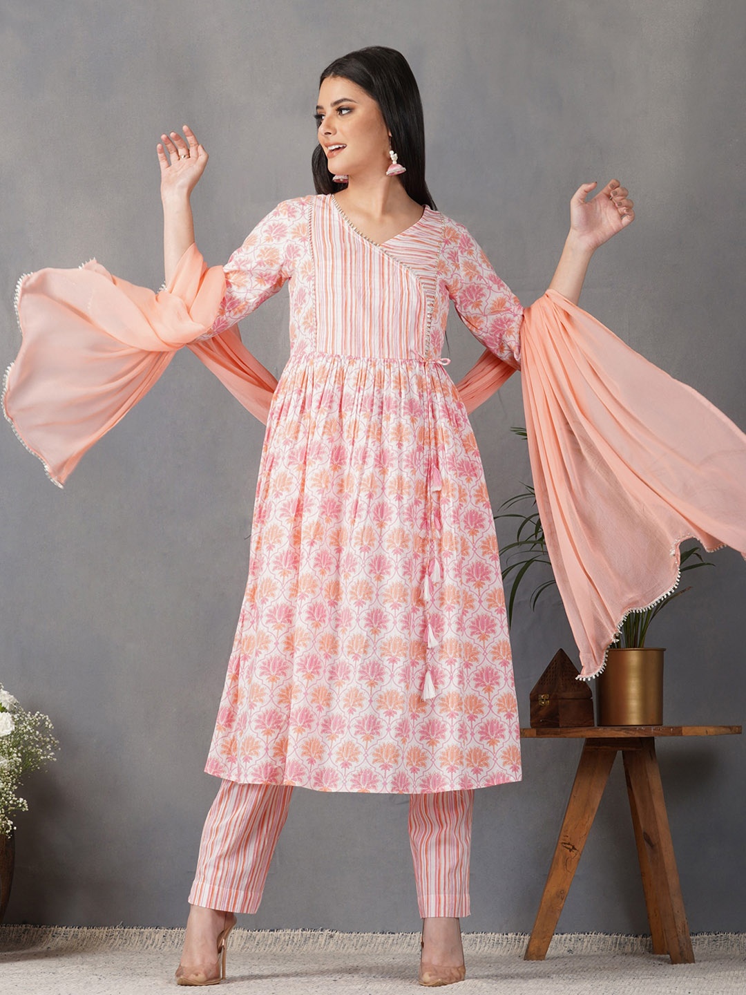

METRO-FASHION Women Peach-Coloured Ethnic Motifs Gotta Patti Pure Cotton Kurta Set