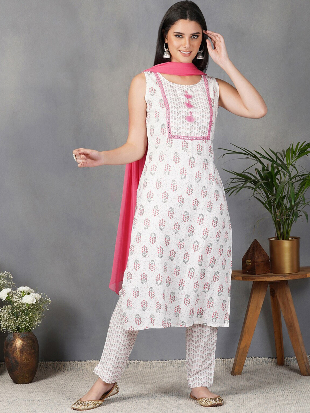 

METRO-FASHION Women Cream-Coloured Ethnic Motifs Printed Mirror Work Kurta with Trousers & With Dupatta