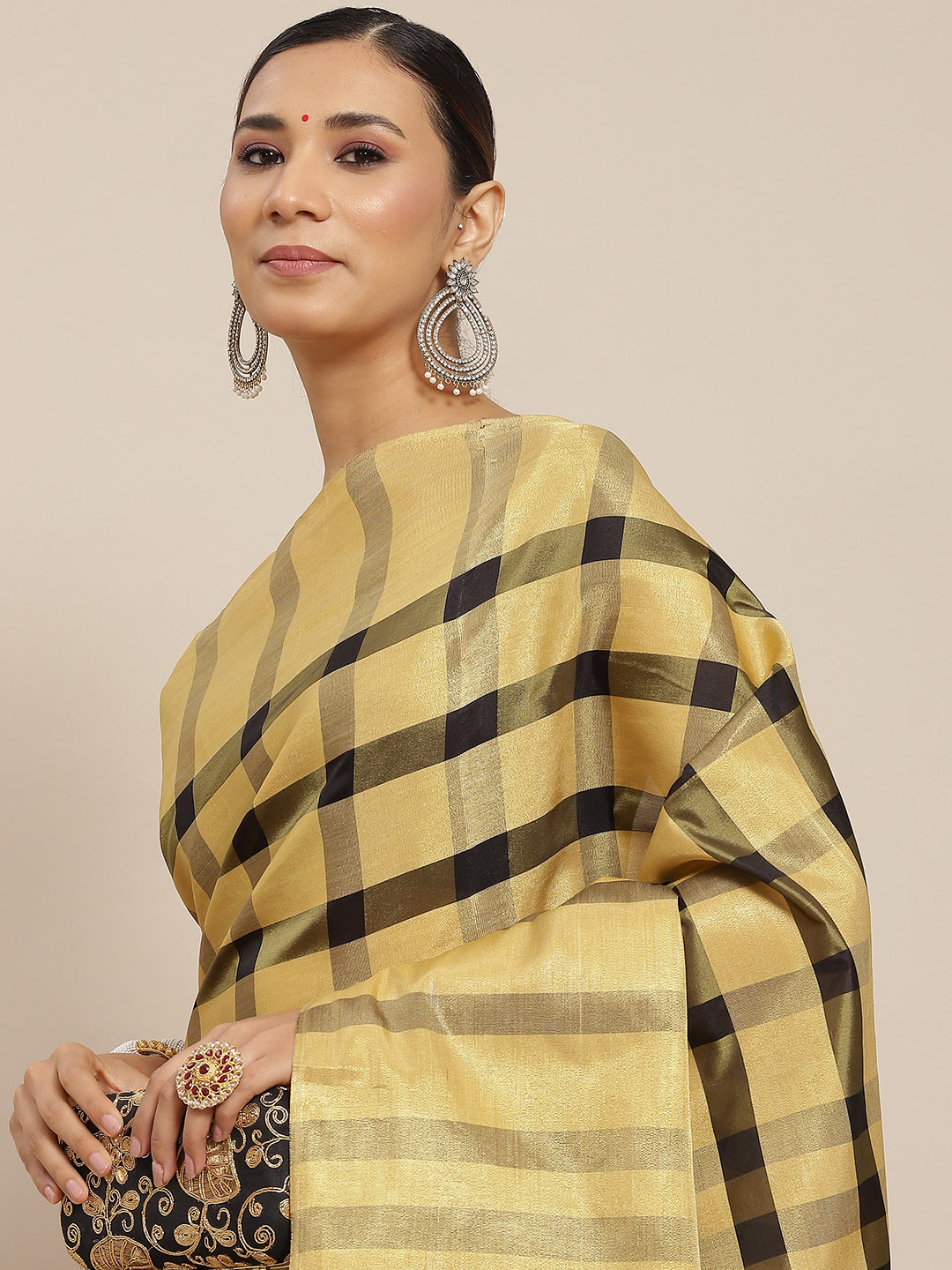 

Ishin Yellow & Black Checked Saree