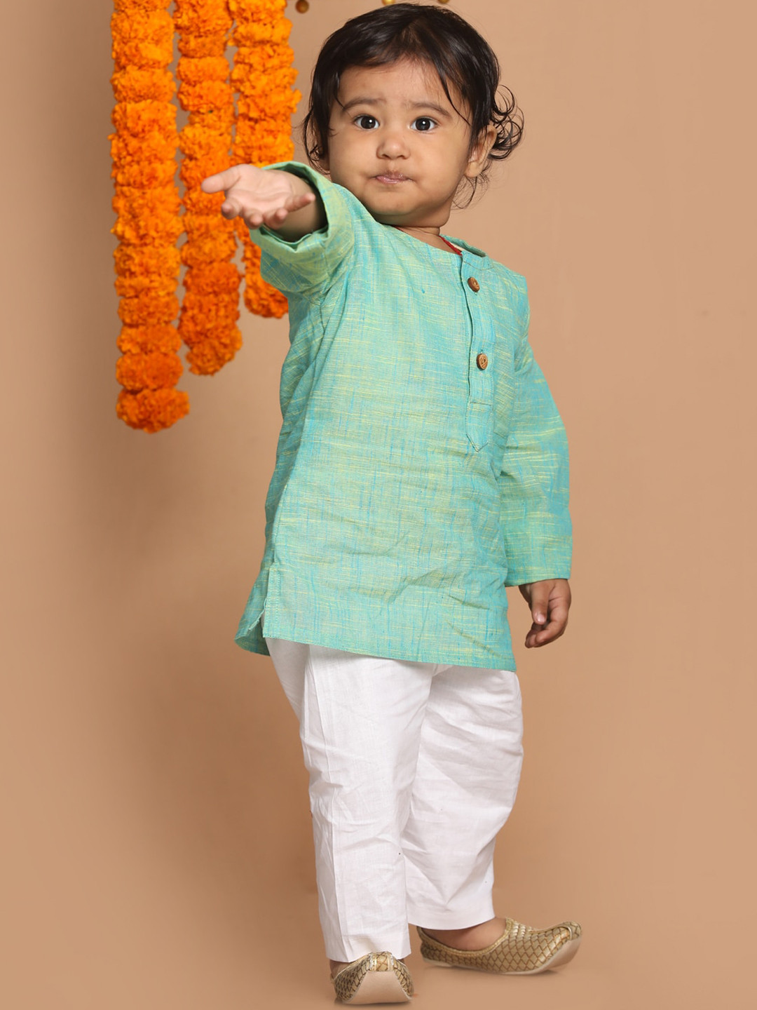

VASTRAMAY Boys Parrot Green Pure Cotton Kurta with Pyjama