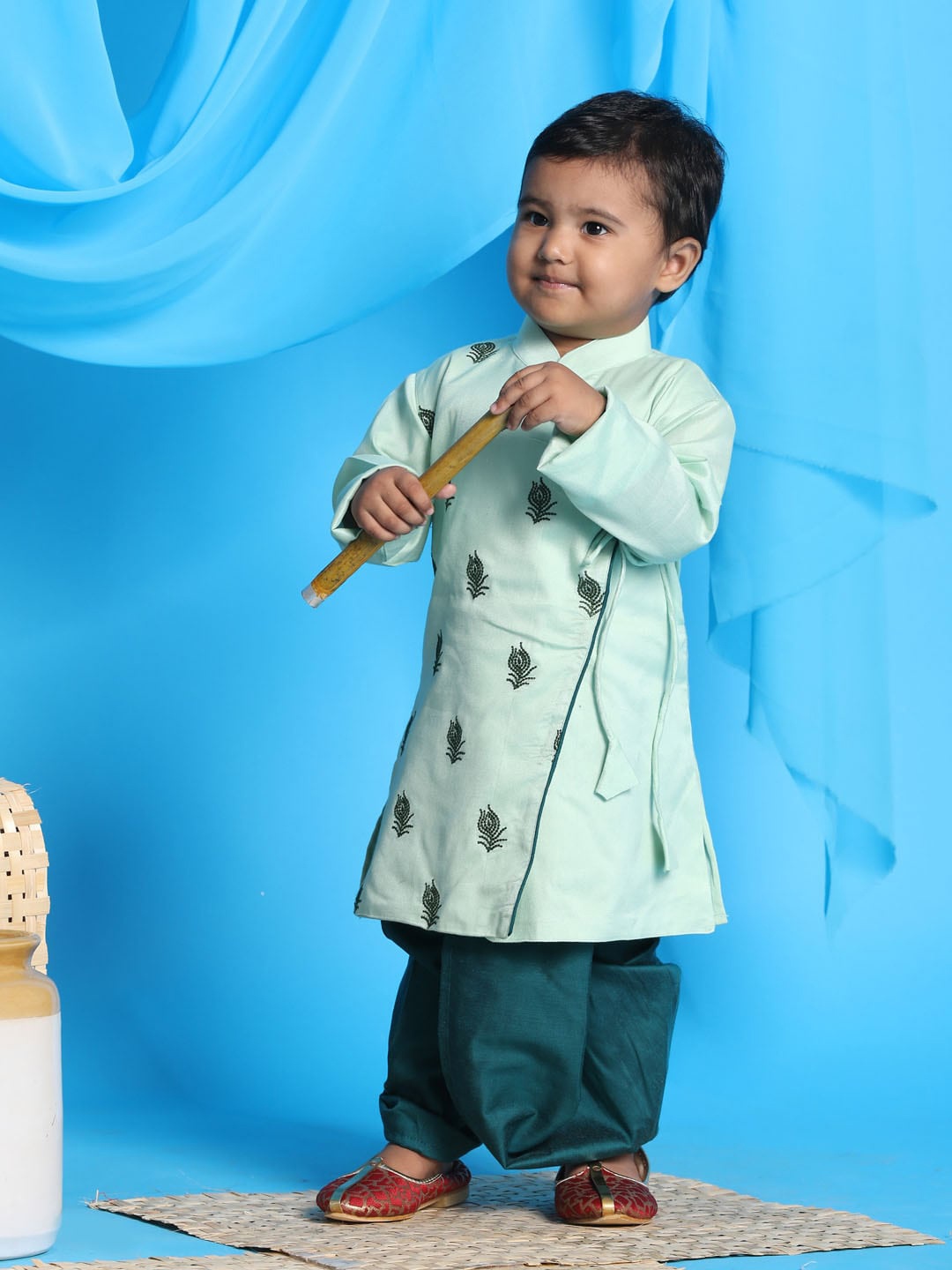 

VASTRAMAY Boys Green Angrakha Thread Work Kurta with Dhoti
