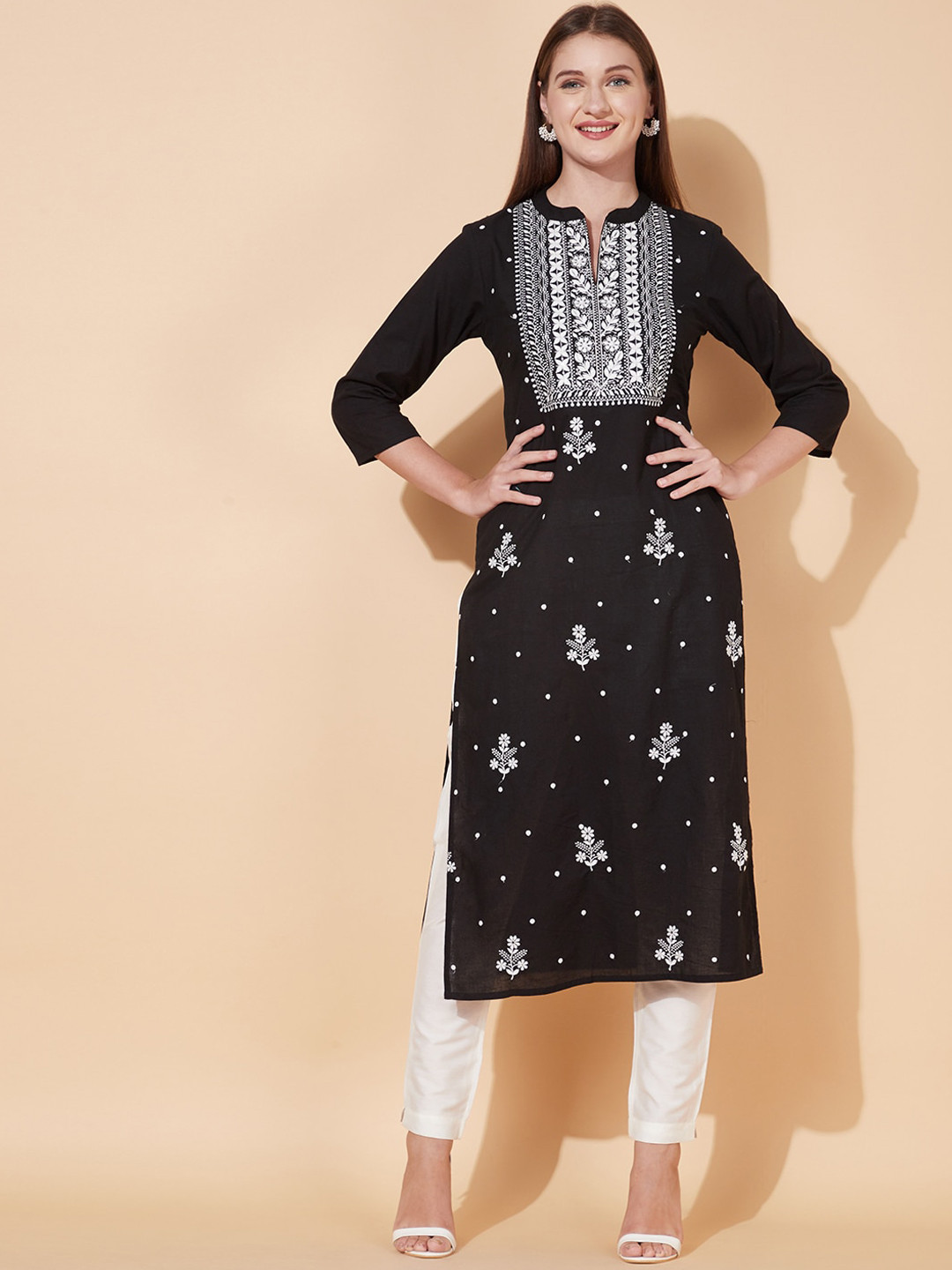 

FASHOR Women Black Geometric Embroidered Mandarin Neck Straight Fit Kurta